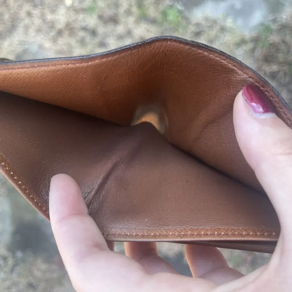 Louis Vuitton Monogram Billfold Wallet - Picture 11 of 11